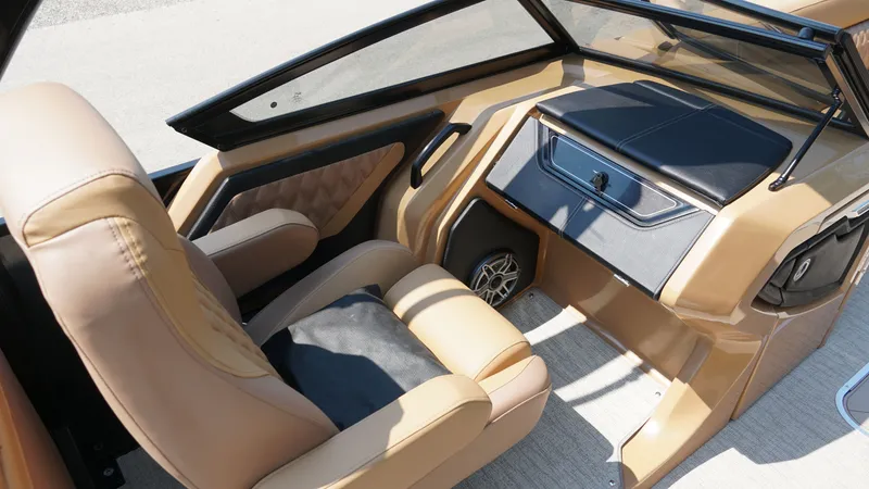 Slide: The Image of Godfrey Sanpan SP2700SBW 2025 - 10