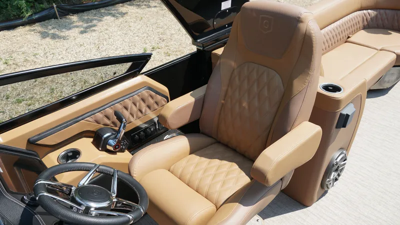 Slide: The Image of Godfrey Sanpan SP2700SBW 2025 - 12