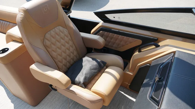 Slide: The Image of Godfrey Sanpan SP2700SBW 2025 - 13