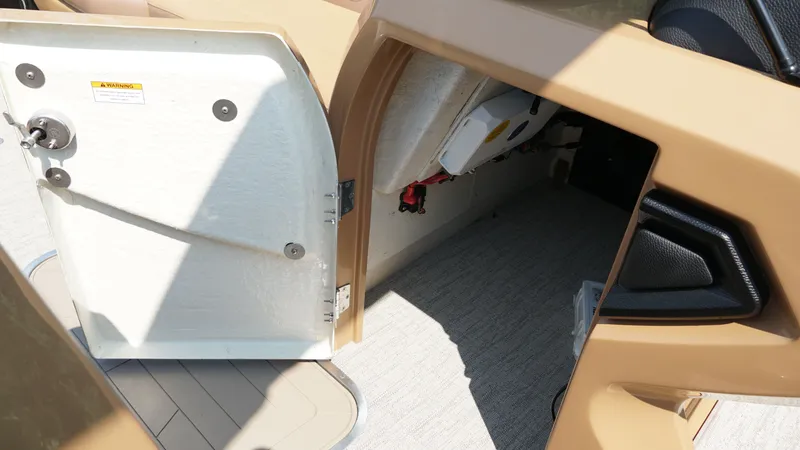 Slide: The Image of Godfrey Sanpan SP2700SBW 2025 - 17