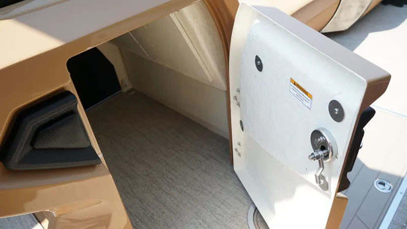 Slide: The Image of Godfrey Sanpan SP2700SBW 2025 - 18