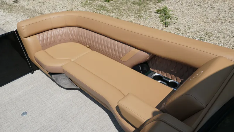 Slide: The Image of Godfrey Sanpan SP2700SBW 2025 - 19