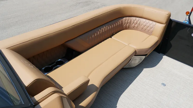 Slide: The Image of Godfrey Sanpan SP2700SBW 2025 - 20