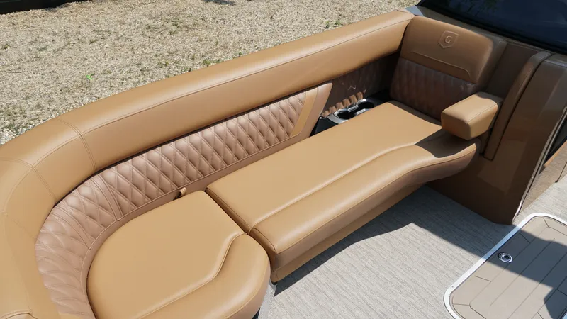 Slide: The Image of Godfrey Sanpan SP2700SBW 2025 - 21