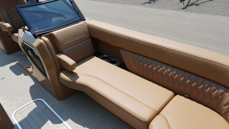 Slide: The Image of Godfrey Sanpan SP2700SBW 2025 - 22