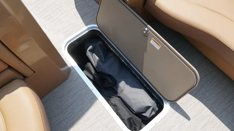 Slide: The Image of Godfrey Sanpan SP2700SBW 2025 - 24