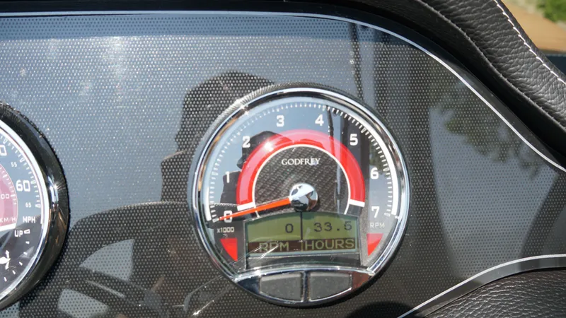 Slide: The Image of Godfrey Sanpan SP2700SBW 2025 - 27