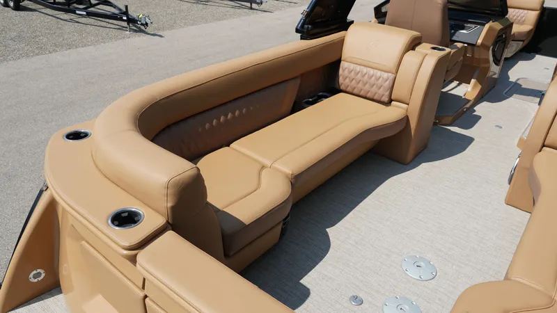 Slide: The Image of Godfrey Sanpan SP2700SBW 2025 - 6