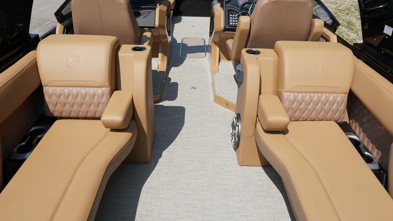 Slide: The Image of Godfrey Sanpan SP2700SBW 2025 - 8