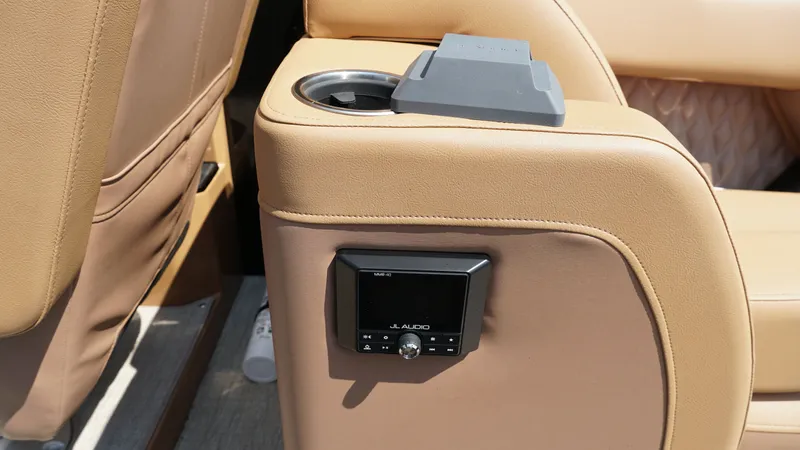 Slide: The Image of Godfrey Sanpan SP2700SBW 2025 - 9