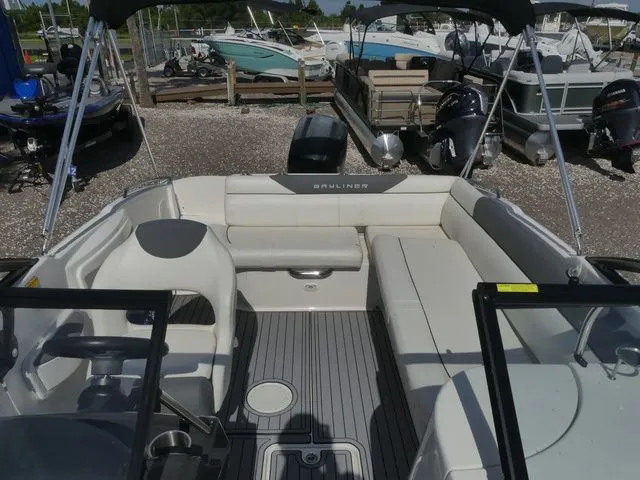 Slide: The Image of Bayliner 210 Deck Boat 2019 - 15