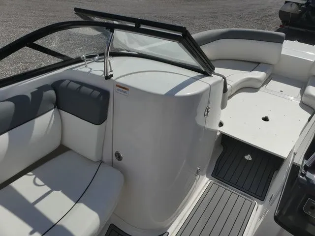 Slide: The Image of Bayliner 210 Deck Boat 2019 - 16