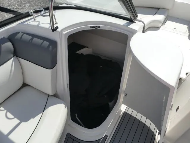 Slide: The Image of Bayliner 210 Deck Boat 2019 - 17