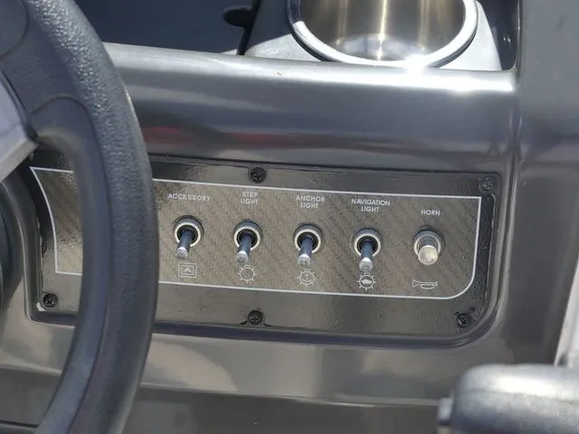 Slide: The Image of Bayliner 210 Deck Boat 2019 - 22