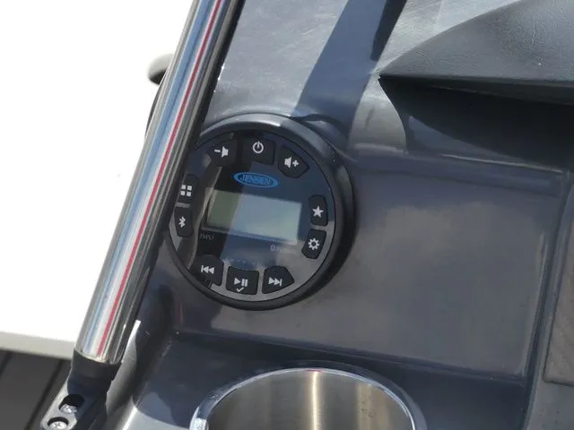 Slide: The Image of Bayliner 210 Deck Boat 2019 - 23