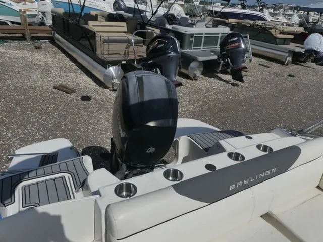 Slide: The Image of Bayliner 210 Deck Boat 2019 - 24