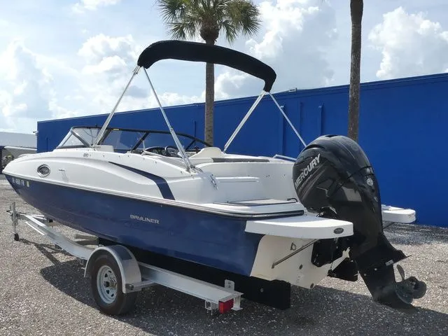 Slide: The Image of Bayliner 210 Deck Boat 2019 - 6