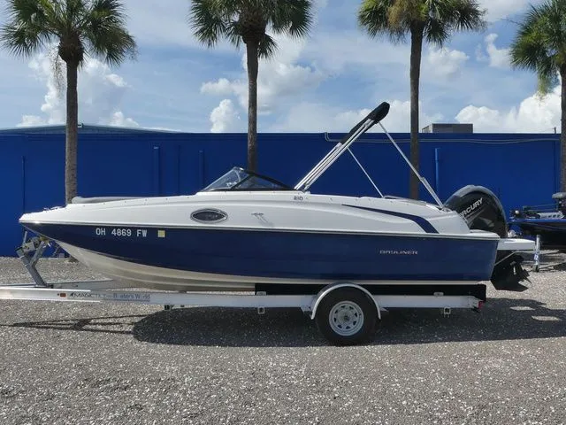 Slide: The Image of Bayliner 210 Deck Boat 2019 - 7