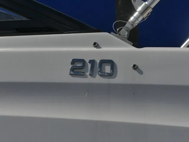 Slide: The Image of Bayliner 210 Deck Boat 2019 - 9