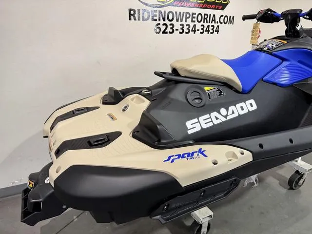 Slide: The Image of Sea-Doo Sparktrixx 2025 - 12