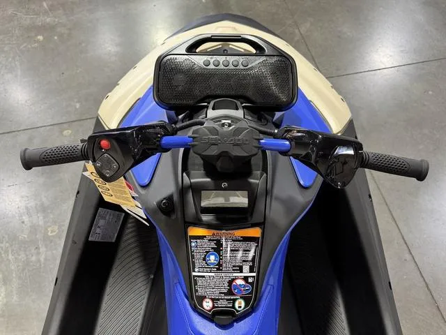 Slide: The Image of Sea-Doo Sparktrixx 2025 - 9