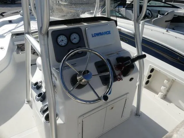 Slide: The Image of NauticStar 2200 Sport 2013 - 8