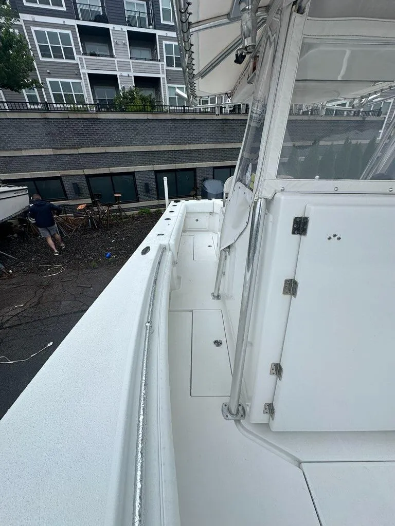 Slide: The Image of 2012 Onslow Bay 27 OE boat deck with urban background. - 9