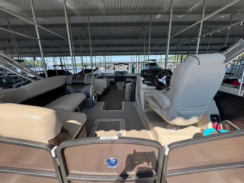 Slide: The Image of Premier 290 Grand View 2015 - 11