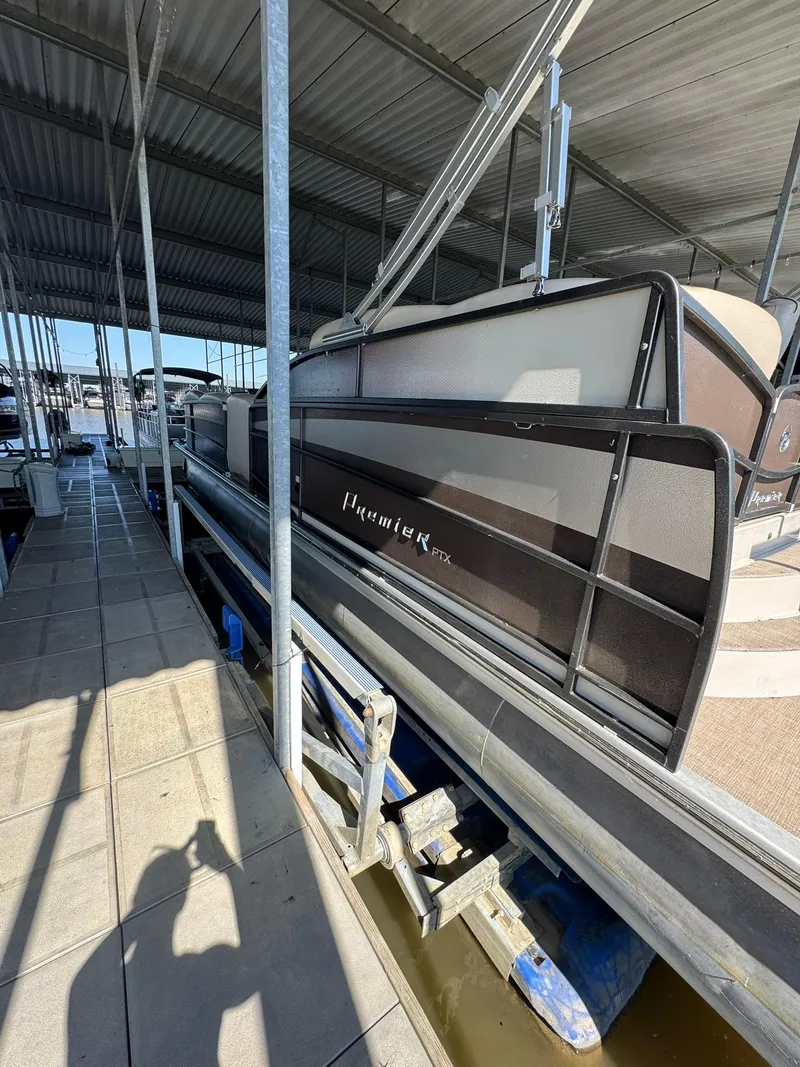 Slide: The Image of Premier 290 Grand View 2015 - 12