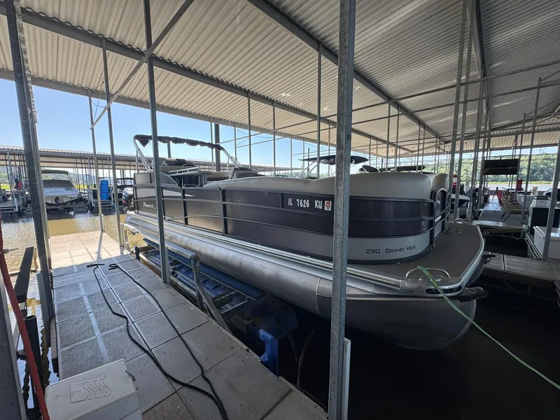 Slide: The Image of Premier 290 Grand View 2015 - 17