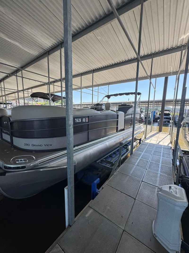 Slide: The Image of Premier 290 Grand View 2015 - 7