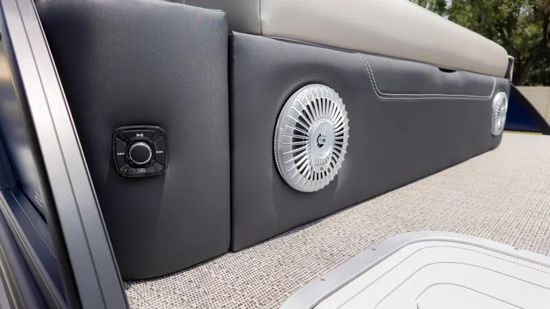 Slide: The Image of Barletta Lusso 23U 2026 - 10