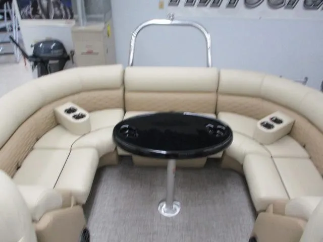 Slide: The Image of Montego Bay 8522-BR-DLX 2023 - 6