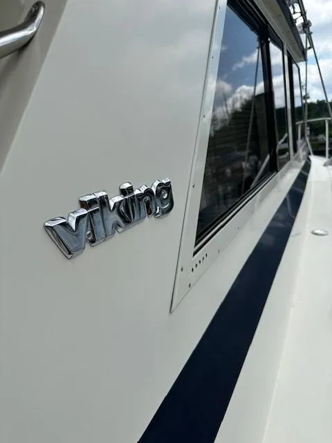Slide: The Image of 1986 Viking 35 Convertible boat with chrome logo and sleek design. - 9