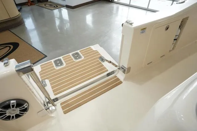 Slide: The Image of Grady-White 281 CE 2025 - 36