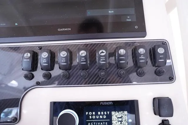 Slide: The Image of Grady-White 281 CE 2025 - 17