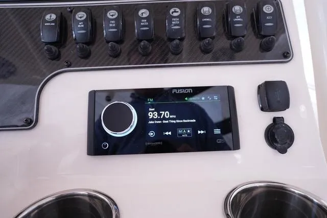 Slide: The Image of Grady-White 281 CE 2025 - 18