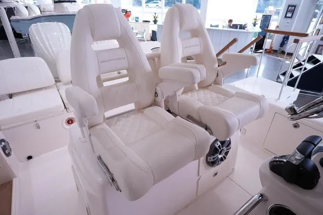 Slide: The Image of Grady-White 281 CE 2025 - 9