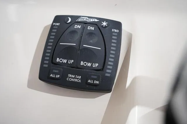 Slide: The Image of Grady-White 231 CE 2025 - 15