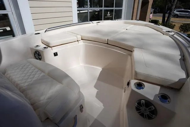 Slide: The Image of Grady-White 231 CE 2025 - 20