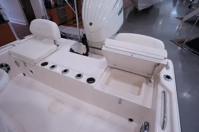 Slide: The Image of Grady-White 231 CE 2025 - 6