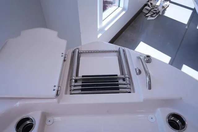 Slide: The Image of Grady-White 251 CE 2025 - 27