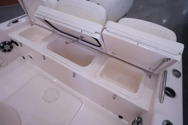 Slide: The Image of Grady-White 251 CE 2025 - 5