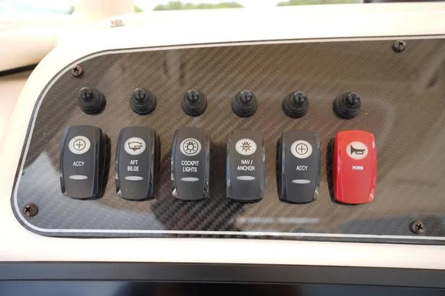 Slide: The Image of Grady-White Fisherman 216 2025 - 15