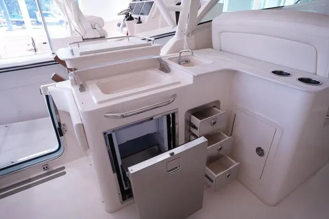 Slide: The Image of Grady-White Freedom 325 2025 - 23