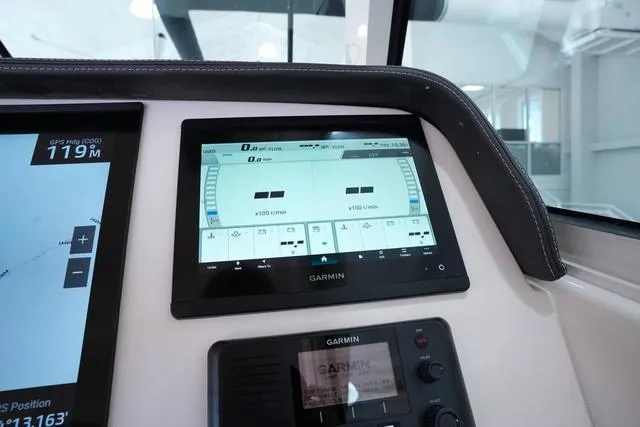 Slide: The Image of Grady-White Freedom 325 2025 - 32