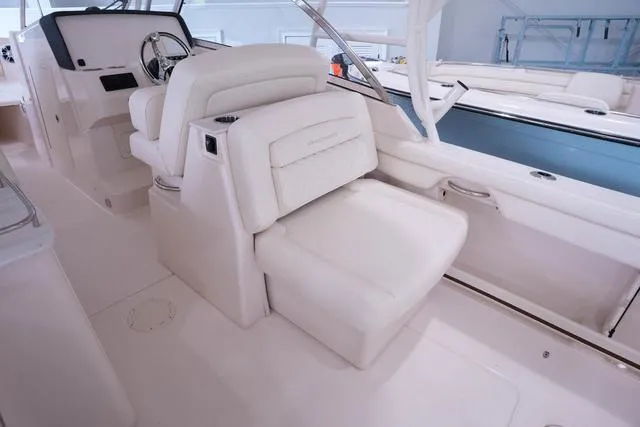 Slide: The Image of Grady-White Freedom 285 2025 - 17