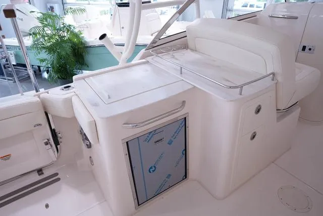 Slide: The Image of Grady-White Freedom 285 2025 - 19