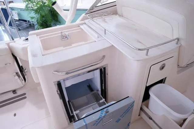 Slide: The Image of Grady-White Freedom 285 2025 - 20