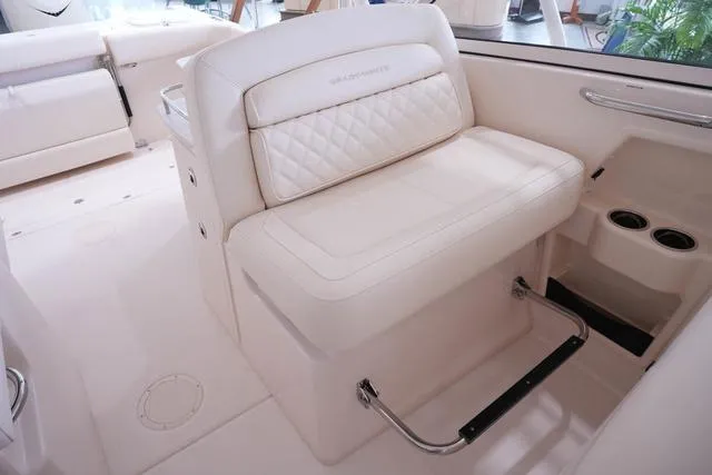 Slide: The Image of Grady-White Freedom 285 2025 - 22